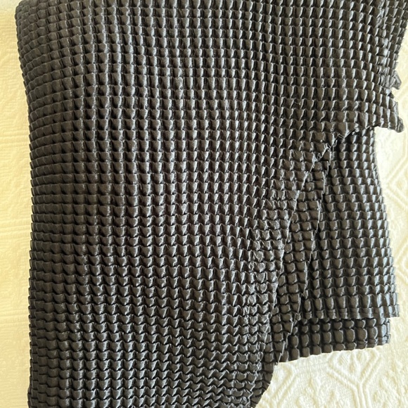 E. C Designs Women’s Black Top, Size Large - Picture 6 of 6